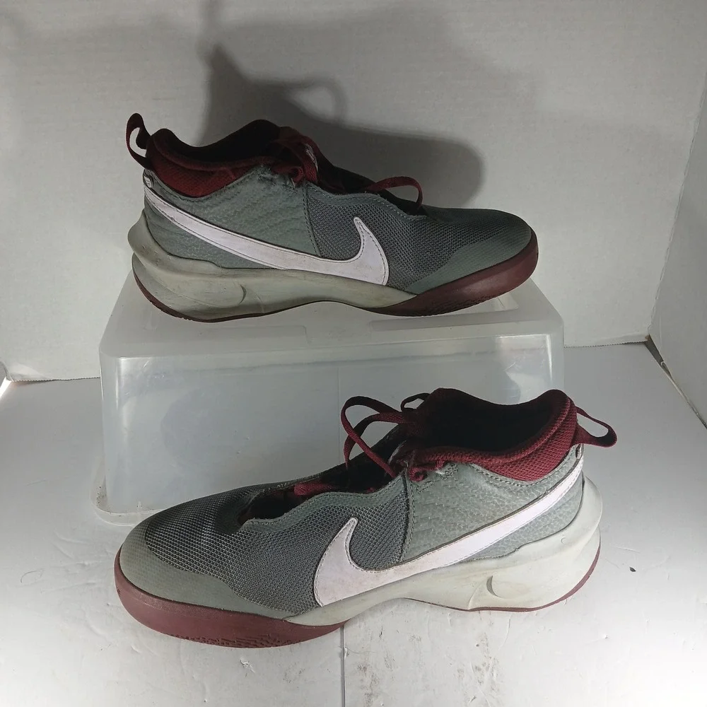 Nike Team Hustle D‎ 10 6Y Grey Red Basketball Shoes CW6735-007 Athletic Sneakers